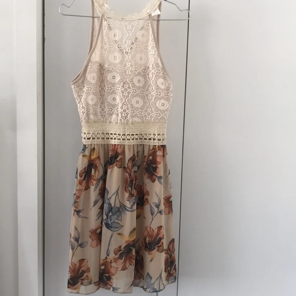 Lace floral dress size medium - Picture 3 of 10